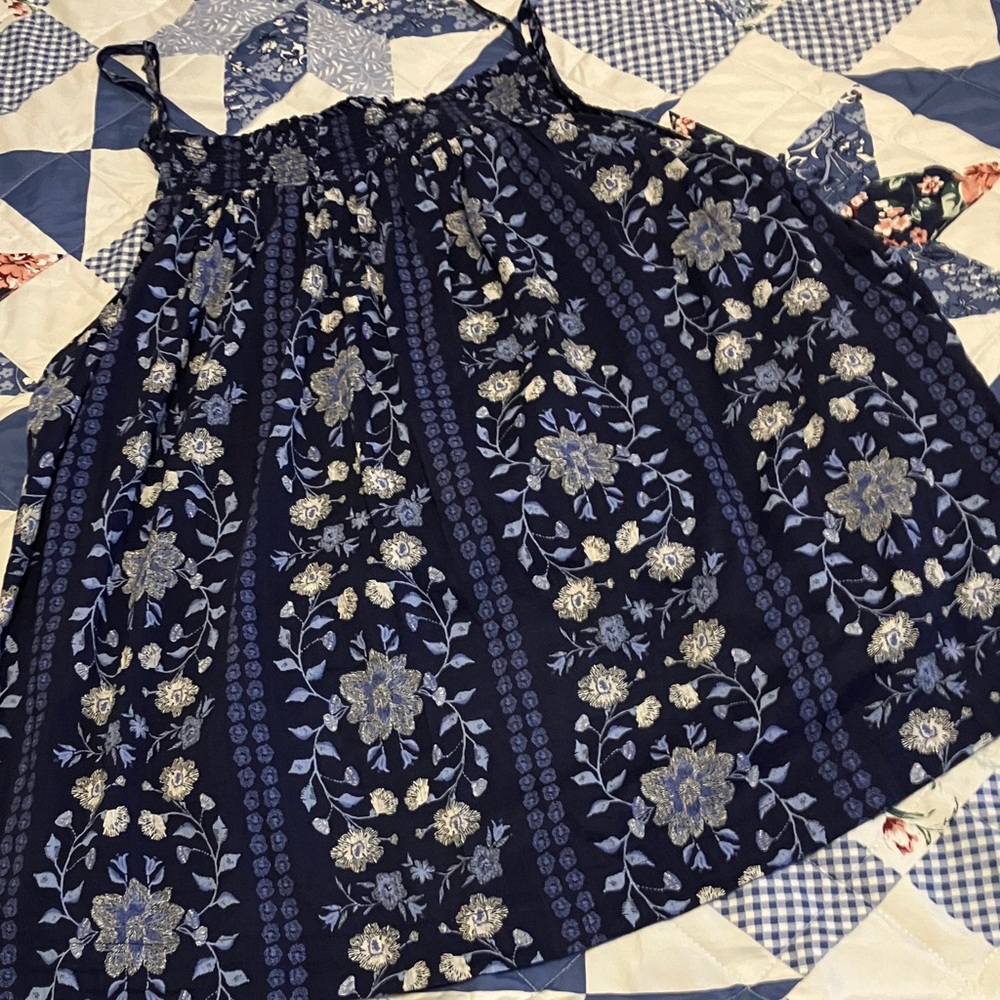 Old Navy Blue Floral Tank Top - Picture 2 of 6